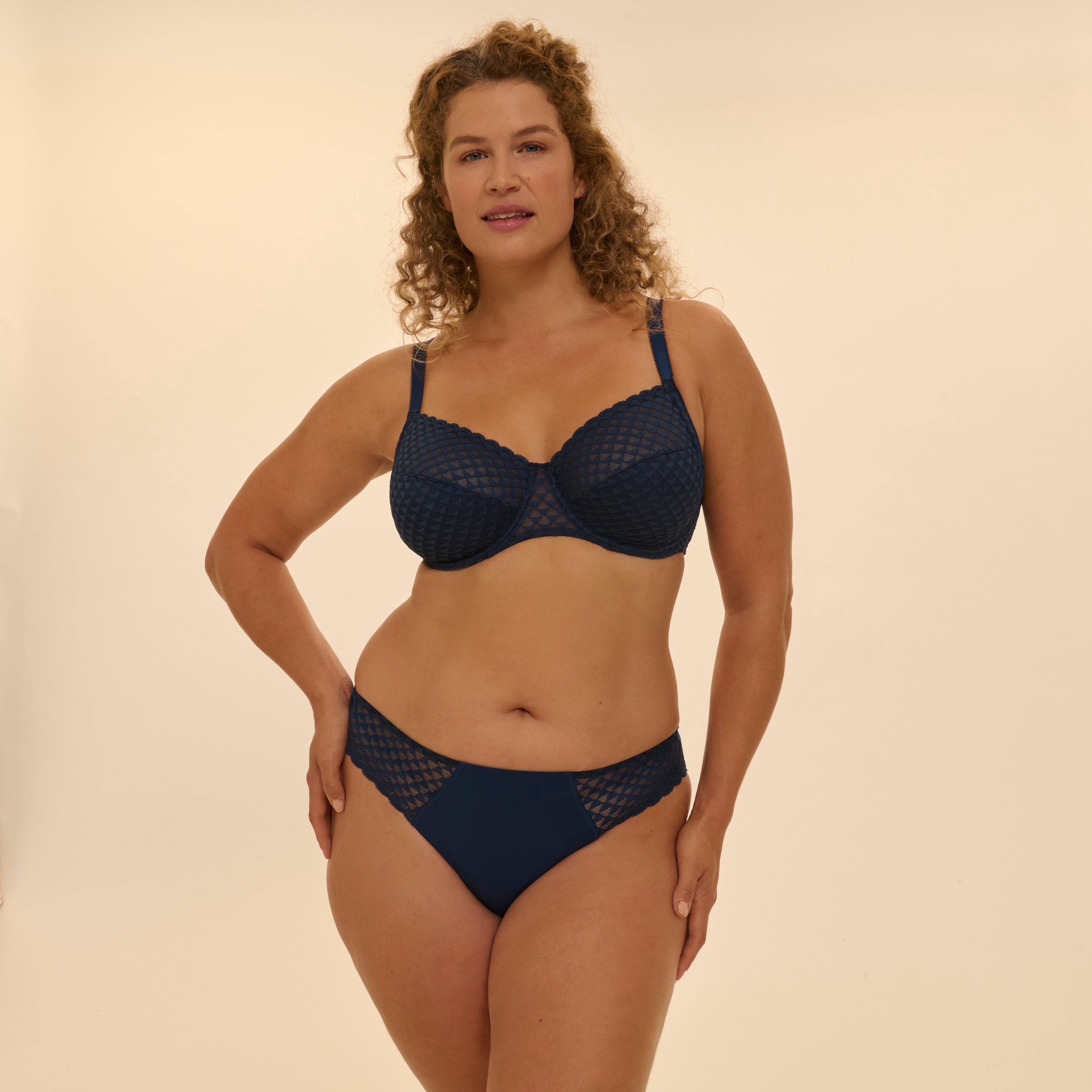 Soutien-gorge emboitant avec armatures BONNET PROFOND - SUBTILE - Simone Pérèle