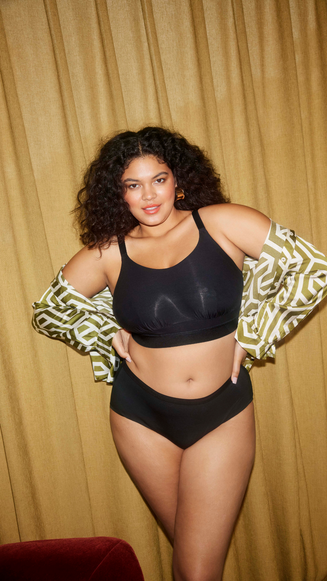 DOWNTIME_BLACK_NON-WIRED-BRALETTE_EL301417_CUTOUT_WEB_AW24_cb355d56-7020-45ea-bd26-bcaf2e4ad8a4 porte vue ensemble