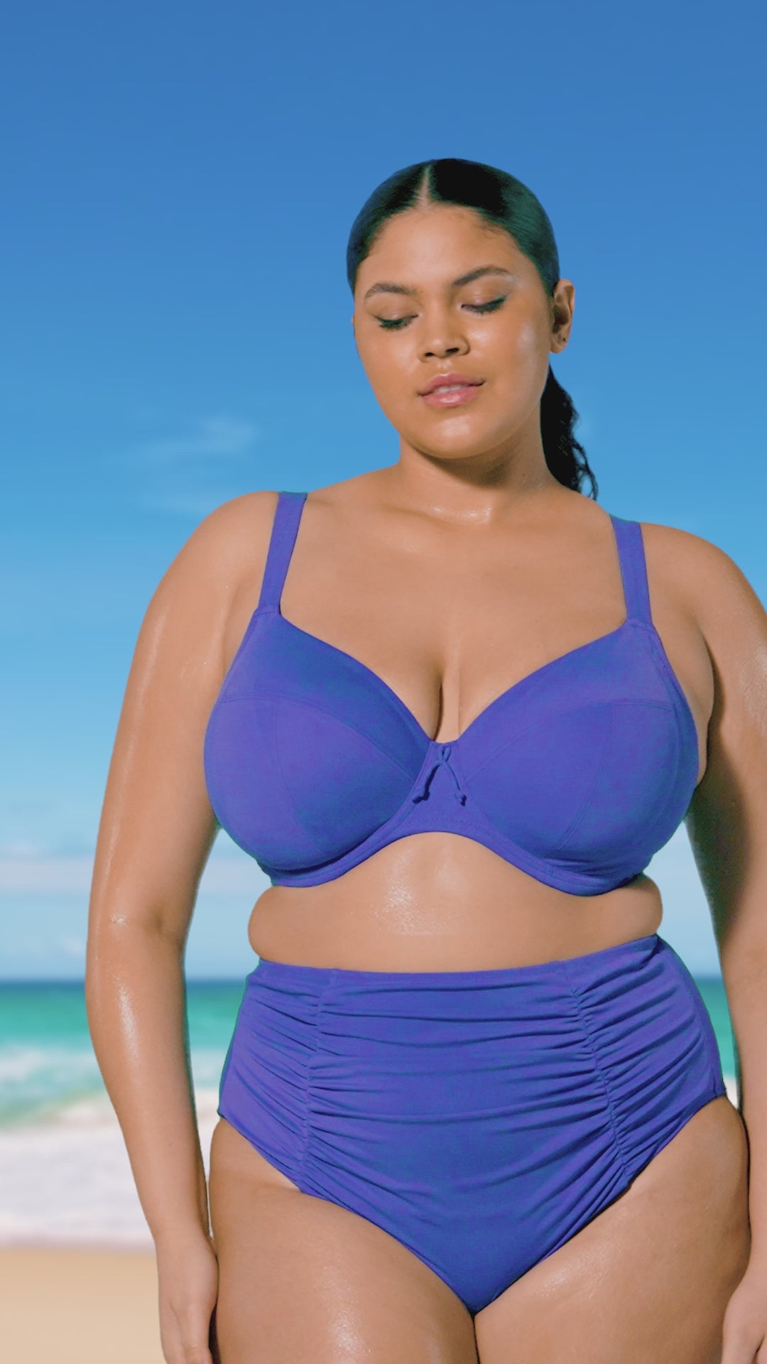 Charger la vidéo : Haut de maillot de bain soutien-gorge Plunge armatures - PLAIN SAILING - Elomi