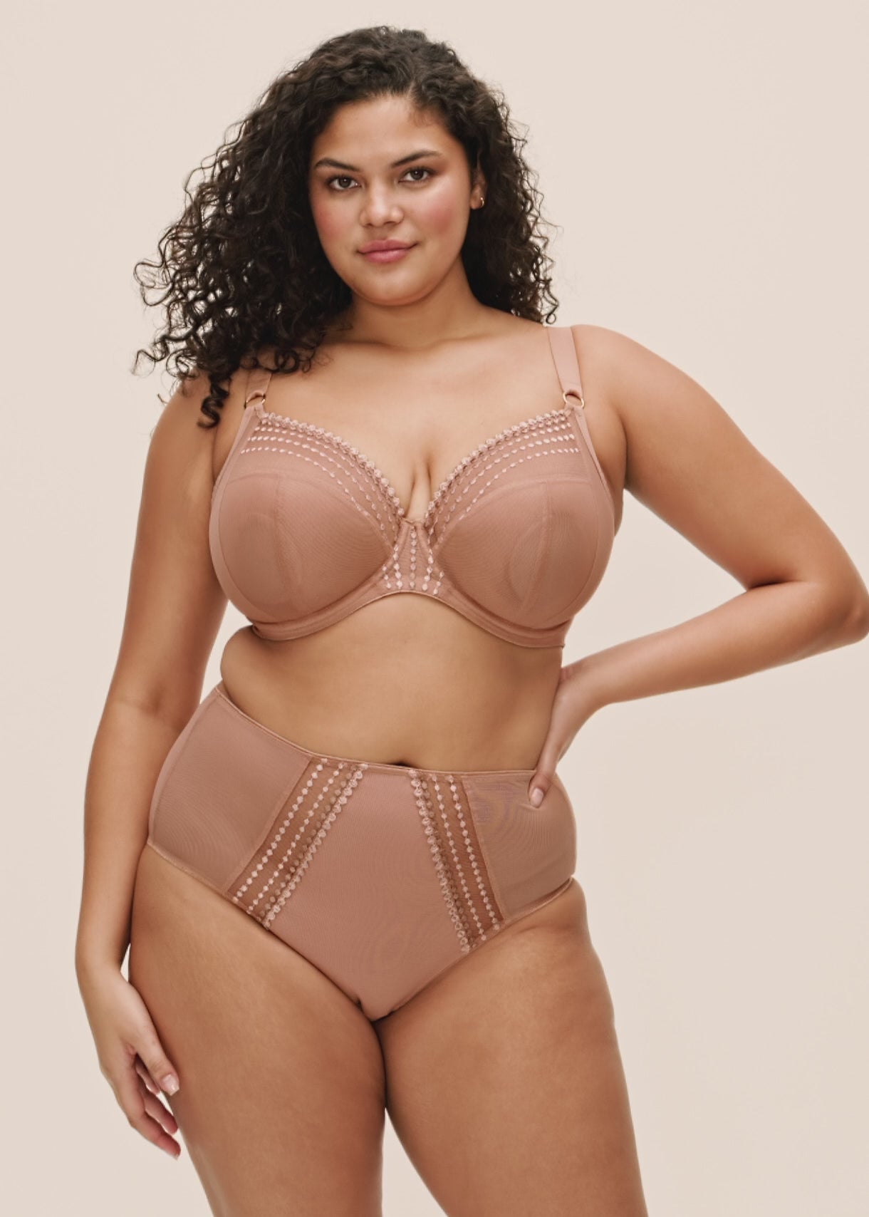 Charger la vidéo : Soutien-gorge armature plongeant - MATILDA - Elomi