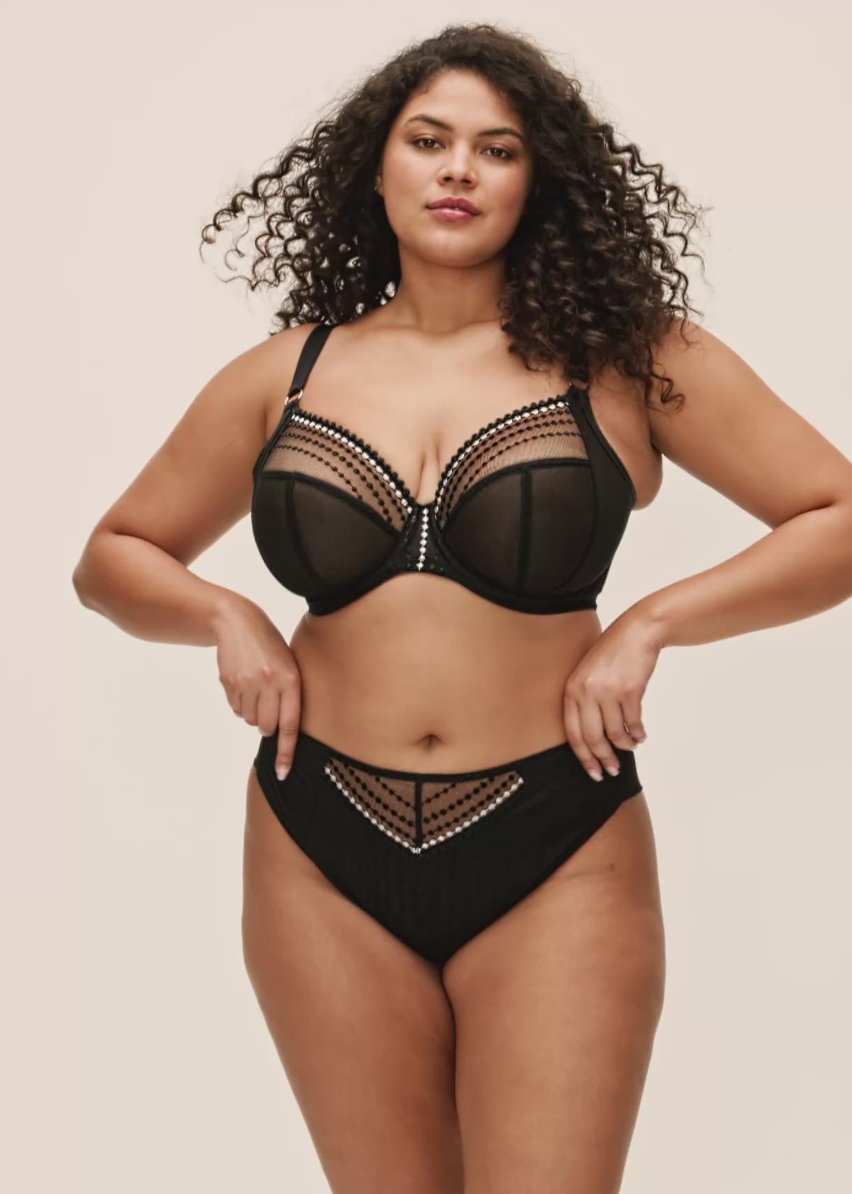 Charger la vidéo : Soutien-gorge armature plongeant - MATILDA - Elomi