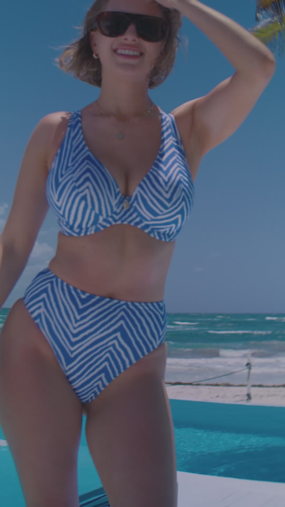 Charger la vidéo : Haut de maillot de bain soutien-gorge apex foulard avec armatures - FIJI FALLS - Freya