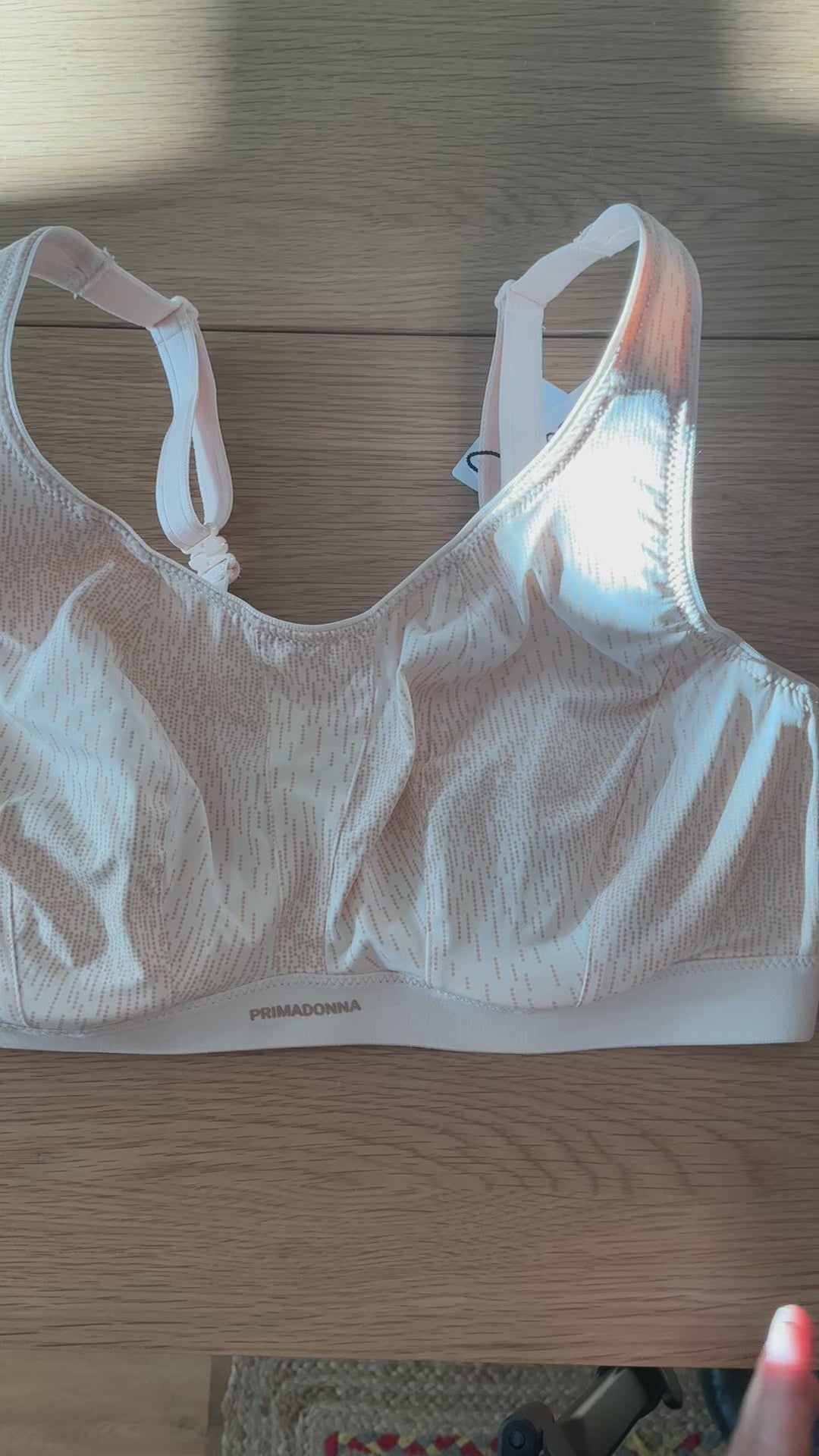 Charger la vidéo : Soutien-gorge de sport avec armatures - THE GYM - PrimaDonna