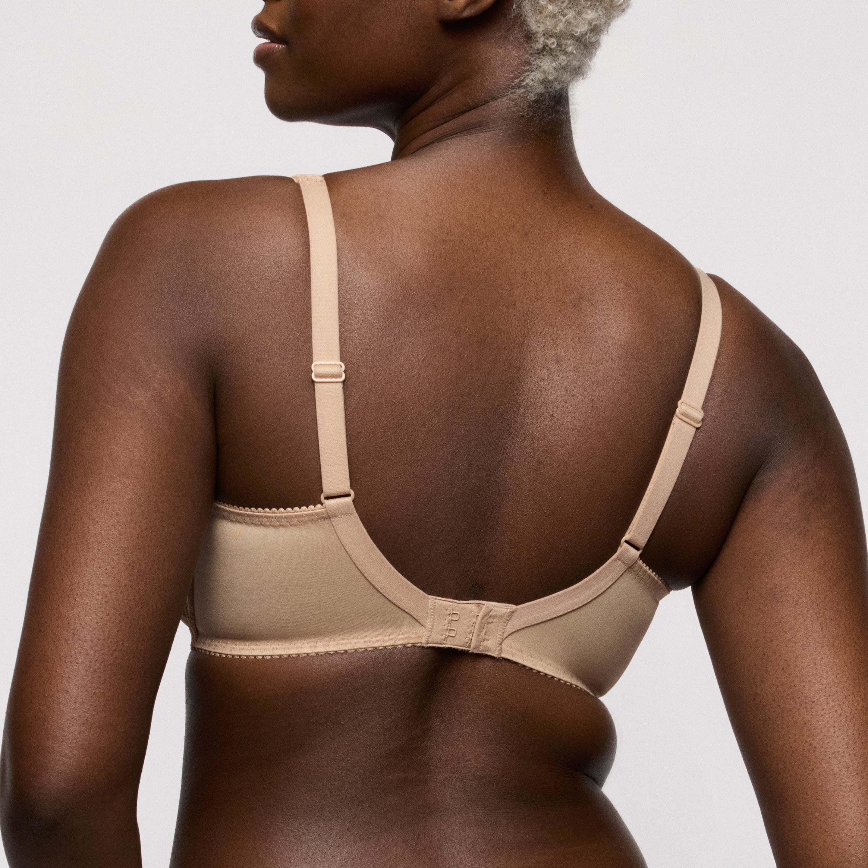 Soutien-gorge avec armature demi mousse plongeant - SALERNO - PrimaDonna