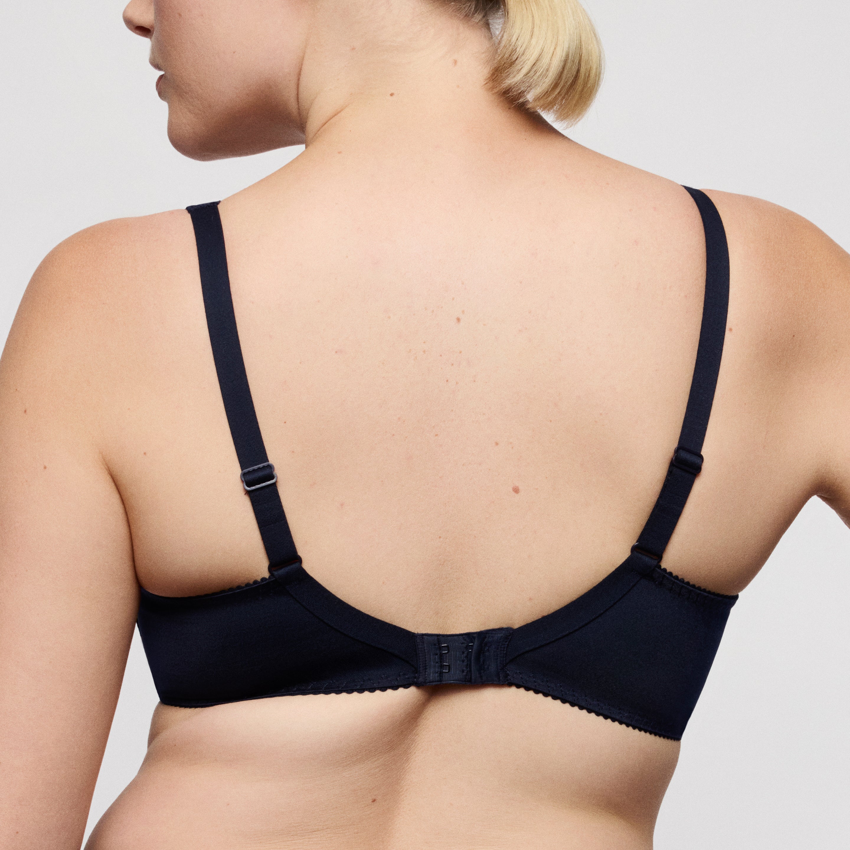 Soutien-gorge avec armature demi mousse plongeant - SALERNO - PrimaDonna