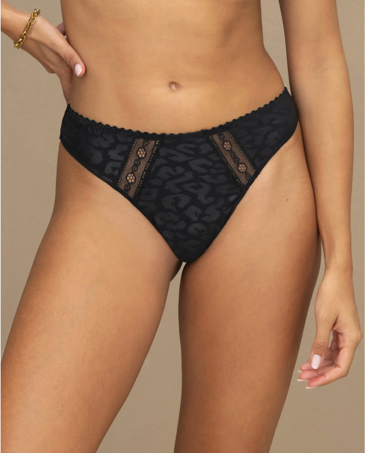 string sensualit_fauve_Antigel porté face gros plan